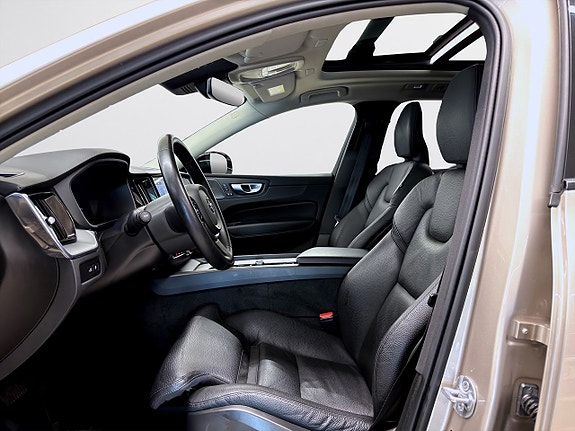 Volvo XC60 14 of 21