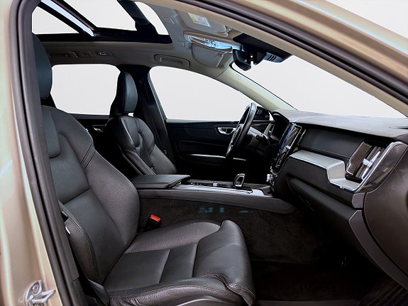 Volvo XC60 13 of 21