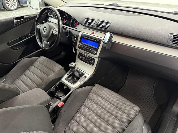 Volkswagen Passat 10 of 24