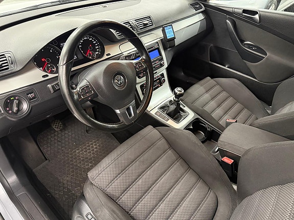 Volkswagen Passat 9 of 24