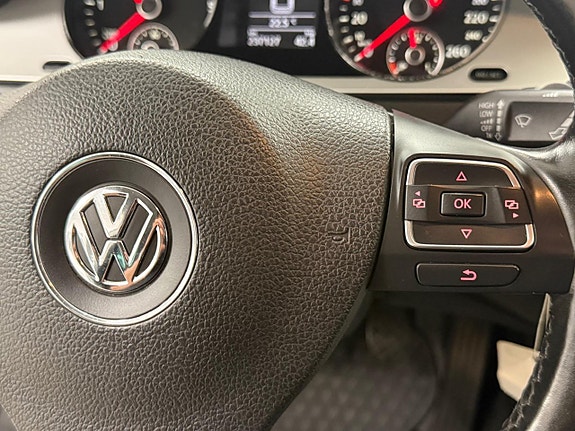 Volkswagen Passat 12 of 24