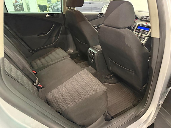 Volkswagen Passat 23 of 24