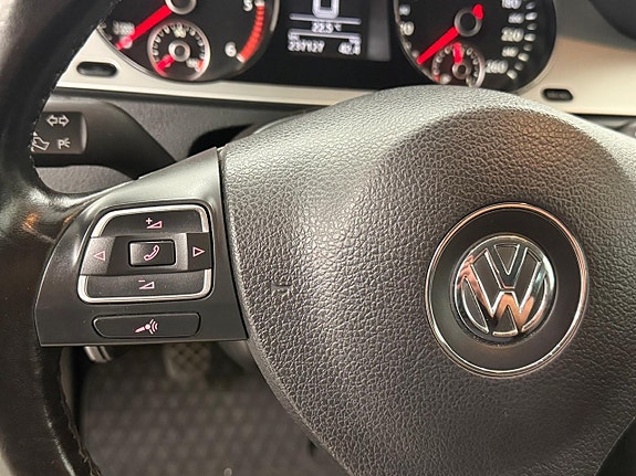 Volkswagen Passat 11 of 24