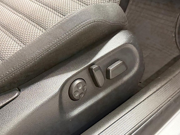 Volkswagen Passat 22 of 24