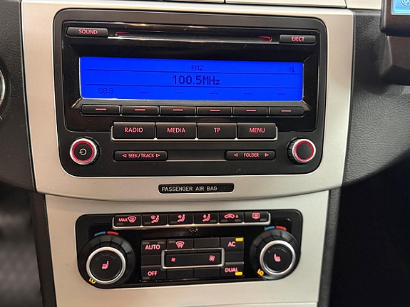 Volkswagen Passat 15 of 24