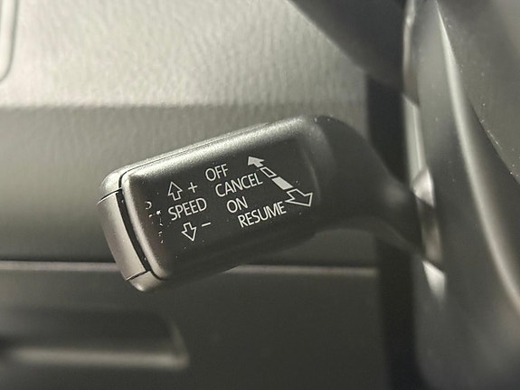 Volkswagen Passat 13 of 24