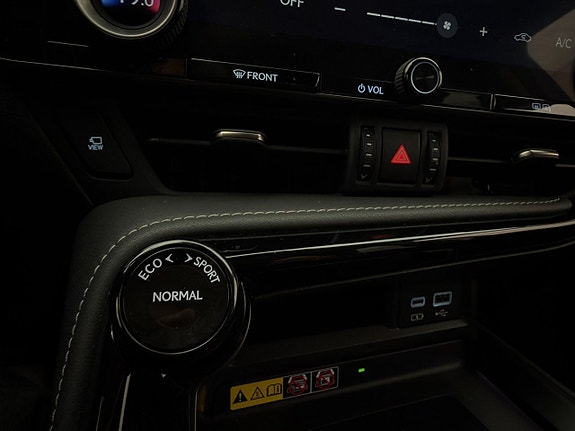 Lexus NX350h 24 of 30