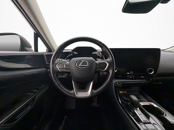 Lexus NX350h 14 of 30