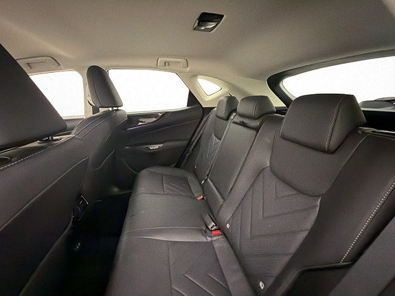 Lexus NX350h 12 of 30