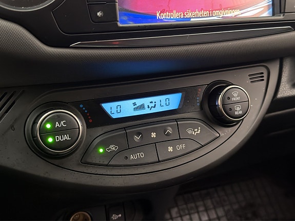 Toyota Yaris 17 of 28