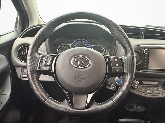 Toyota Yaris 13 of 28