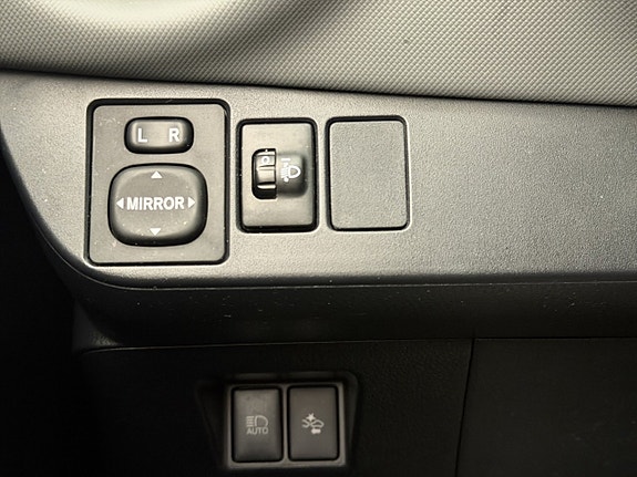 Toyota Yaris 24 of 28