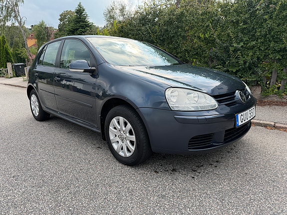 Volkswagen Golf V 2 of 9