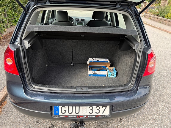 Volkswagen Golf V 8 of 9