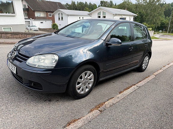Volkswagen Golf V 3 of 9