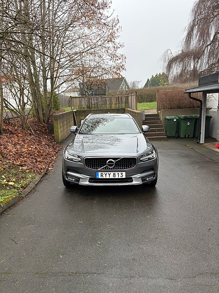 Volvo V90 Cross Country 2 of 8