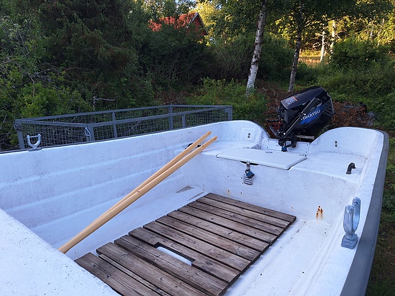 Ryds 465E + Tohatsu Fourstroke 9.8 + Brenderup 80km/h trailer 7 of 13
