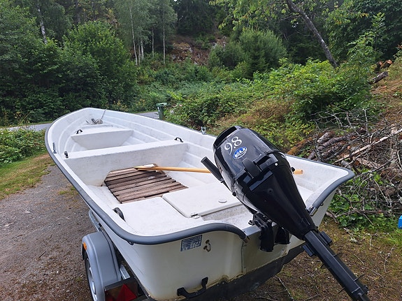 Ryds 465E + Tohatsu Fourstroke 9.8 + Brenderup 80km/h trailer 11 of 13