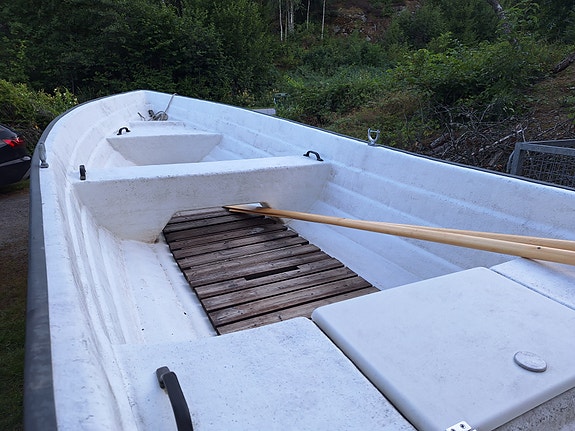 Ryds 465E + Tohatsu Fourstroke 9.8 + Brenderup 80km/h trailer 10 of 13