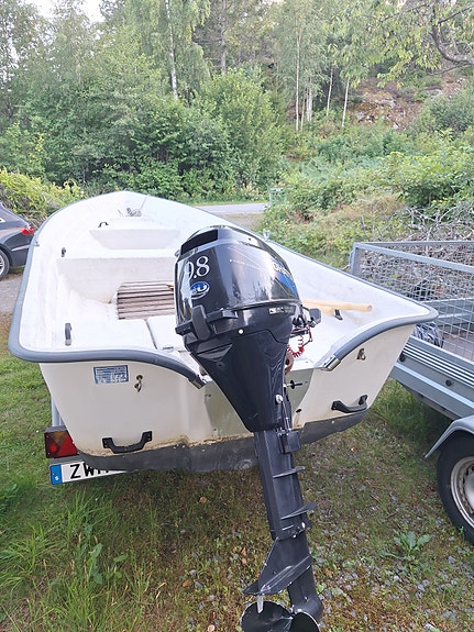 Ryds 465E + Tohatsu Fourstroke 9.8 + Brenderup 80km/h trailer 8 of 13