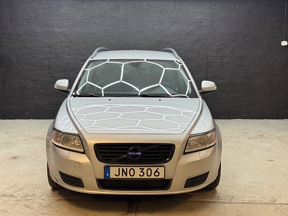 Volvo V50 4 of 15