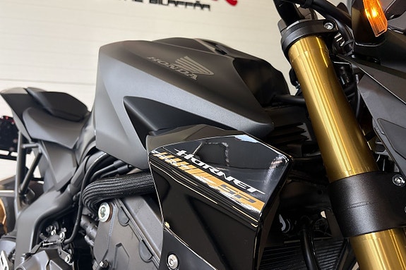 Honda Cb 1000sp /Öhlins/Racefit/259 mil!/ 9 of 17