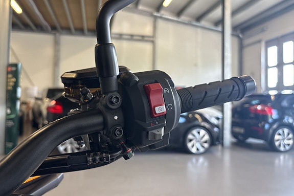 Honda Cb 1000sp /Öhlins/Racefit/259 mil!/ 11 of 17