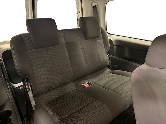 Volkswagen Caddy Maxi 11 of 17