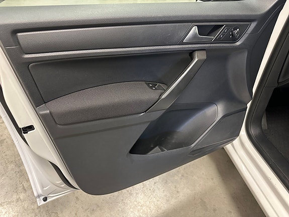 Volkswagen Caddy Maxi 9 of 16