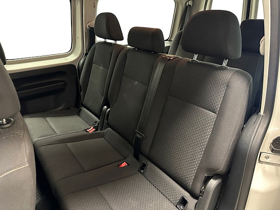 Volkswagen Caddy Maxi 14 of 16