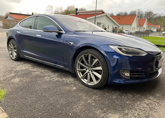 Tesla Model S 5 of 7