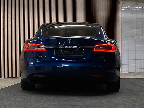 Tesla Model S 3 of 7