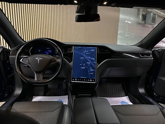 Tesla Model S 4 of 7