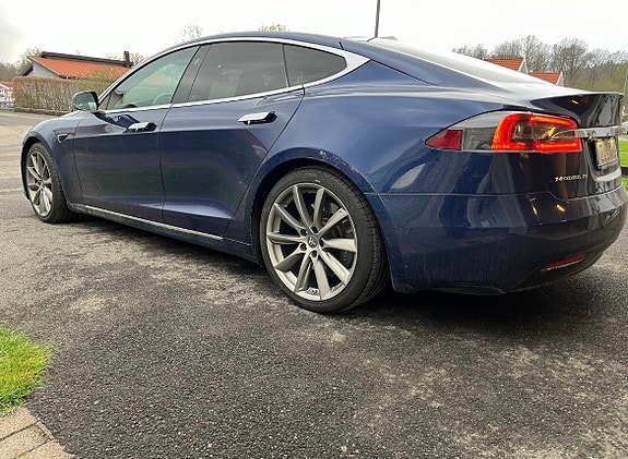 Tesla Model S 6 of 7