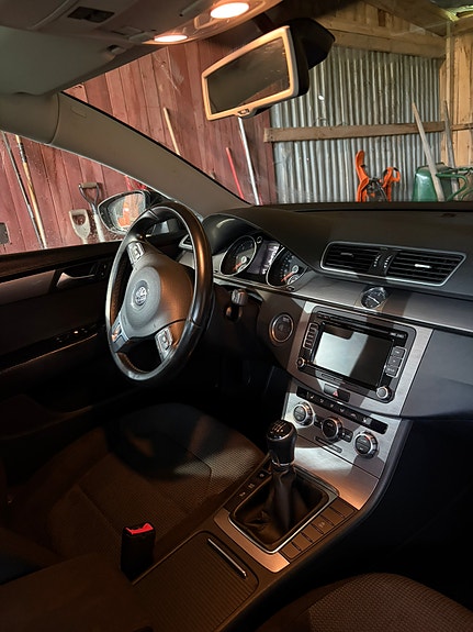 Volkswagen Passat 4 of 8