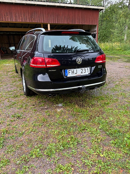 Volkswagen Passat 2 of 8