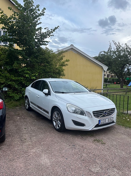 Volvo S60 2 of 10