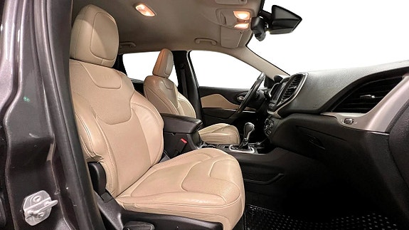 Jeep Cherokee 15 of 27