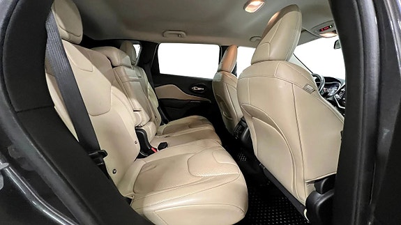 Jeep Cherokee 14 of 27