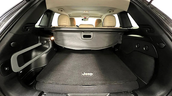 Jeep Cherokee 13 of 27