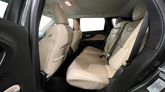 Jeep Cherokee 12 of 27
