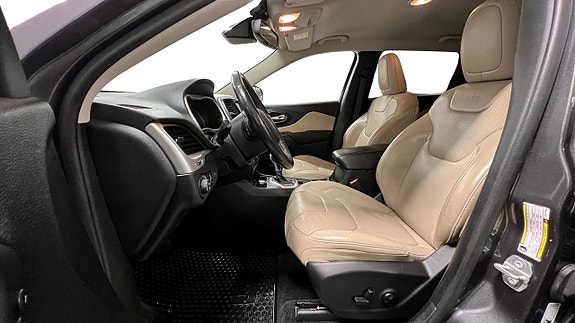 Jeep Cherokee 11 of 27
