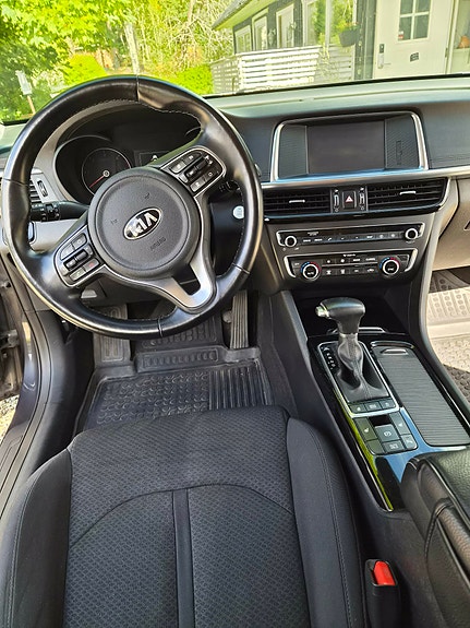 Kia Optima 7 of 9