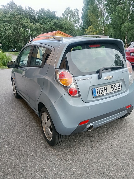 Chevrolet Spark 2 of 7