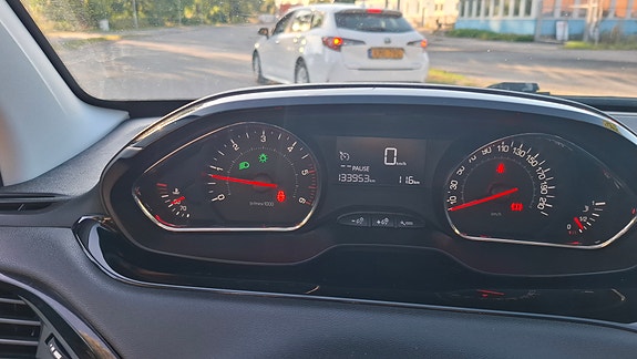 Peugeot 208 6 of 9