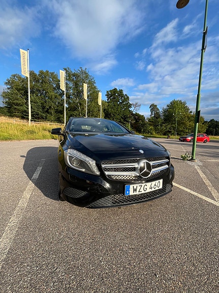 Mercedes-Benz A180 2 of 13