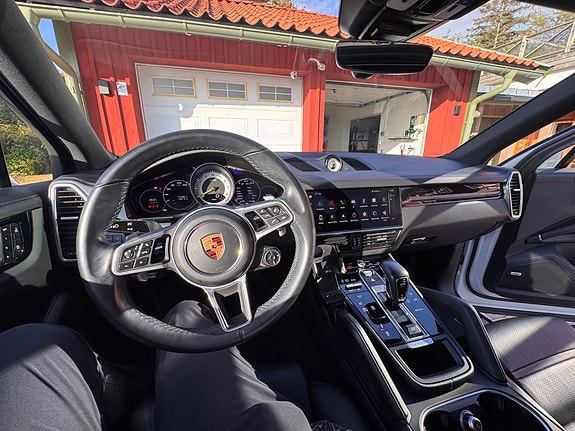 Porsche Cayenne 6 of 8