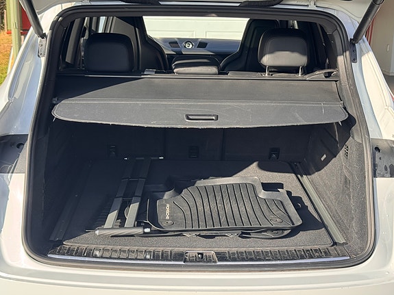 Porsche Cayenne 8 of 8