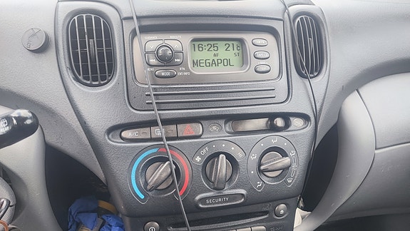 Toyota Yaris Verso 9 of 11