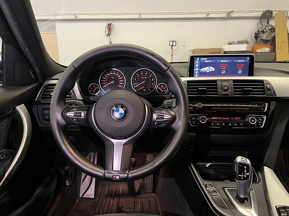 BMW 318i 3 of 4